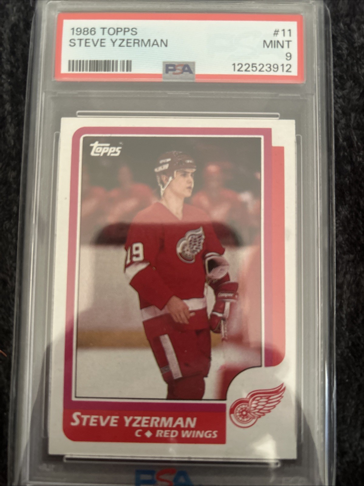 Steve Yzerman 1986 Topps Hockey Card #11 PSA 9 Mint