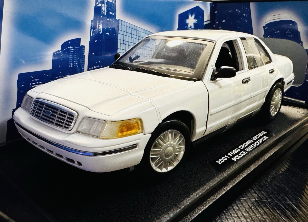 2001 Ford Crown Victoria LX Sedan White Slick Top Unmarked 1/18