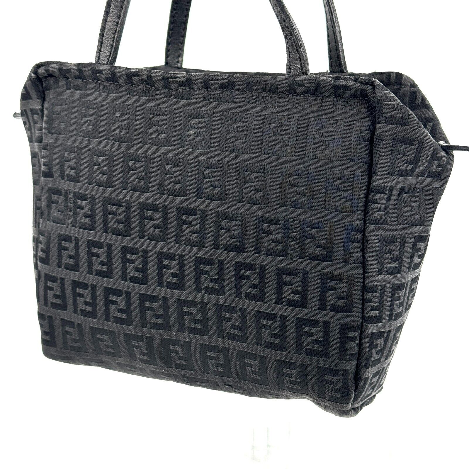 Foto 2 di 24