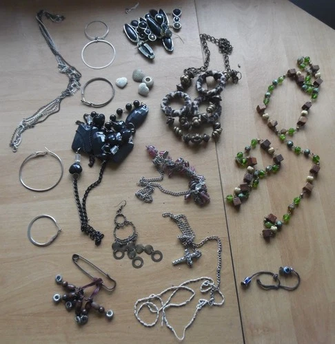 Lot of earrings, bracelets and necklaces