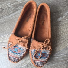 MINNETONKA MOCCASIN   Aztek Embroidered Suede Leather Shoes   Women  s Size 8