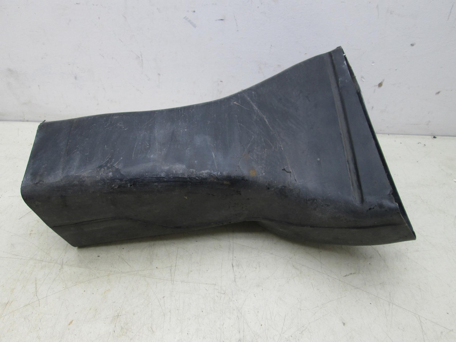 Rolls-Royce Silver Shadow 1965-1980 RIGHT Cooling air duct