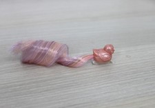 Dame Boucleline Lady Lovely Locks pixietail barrette oiseau rose curlycrown