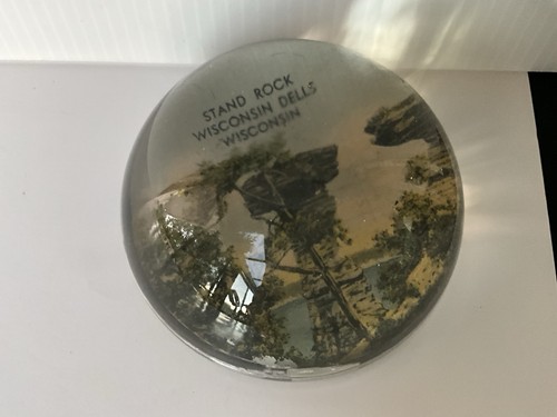 Vintage Souvenir Glass Paper Weight Wisconsin Dells Stand Rock 3” Round - Picture 3 of 6