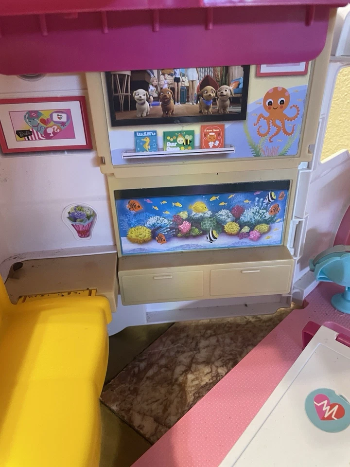 BARBIE Mattel Care Clinic Playset Ambulância/Luzes e Sirene Trabalho - Imagem 4 de 4