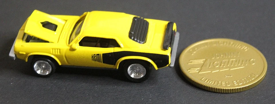 Coche modelo Johnny Lightning 1971 Hemi Cuda diecast escala 1:64 amarillo Foto 2 de 4