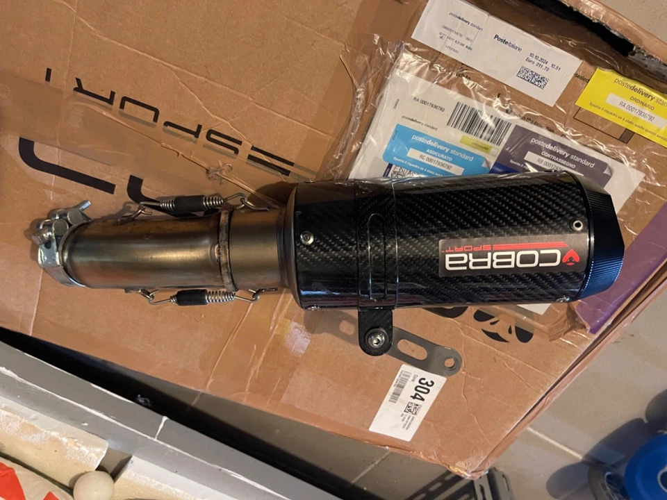 scarico hornet 750 - Immagine 2 di 4