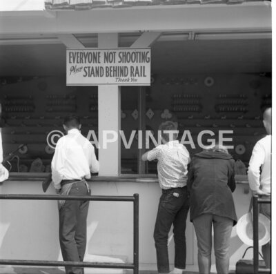 Vtg 1964 Kids Carnival Shooting Game Venice Beach California Photo #1987