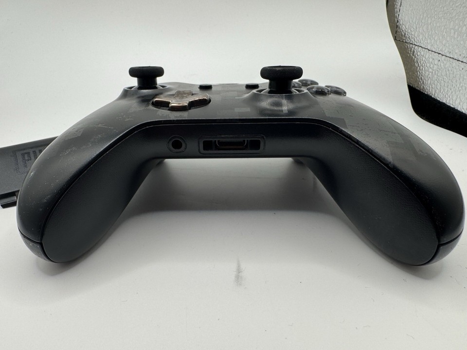 Xbox Wireless Controller - Gears 5 Limited Edition in offerta a 49,99 Euro