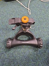 6411501510280 FISKARS METAL PULSE SPRINKLER ON WHEELS Fiskars