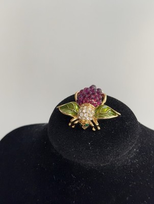 JOAN RIVERS RARE GOLDTONE SWAROVSKI CRYSTAL PURPLE GRAPE GREEN ENAMEL BEE PIN
