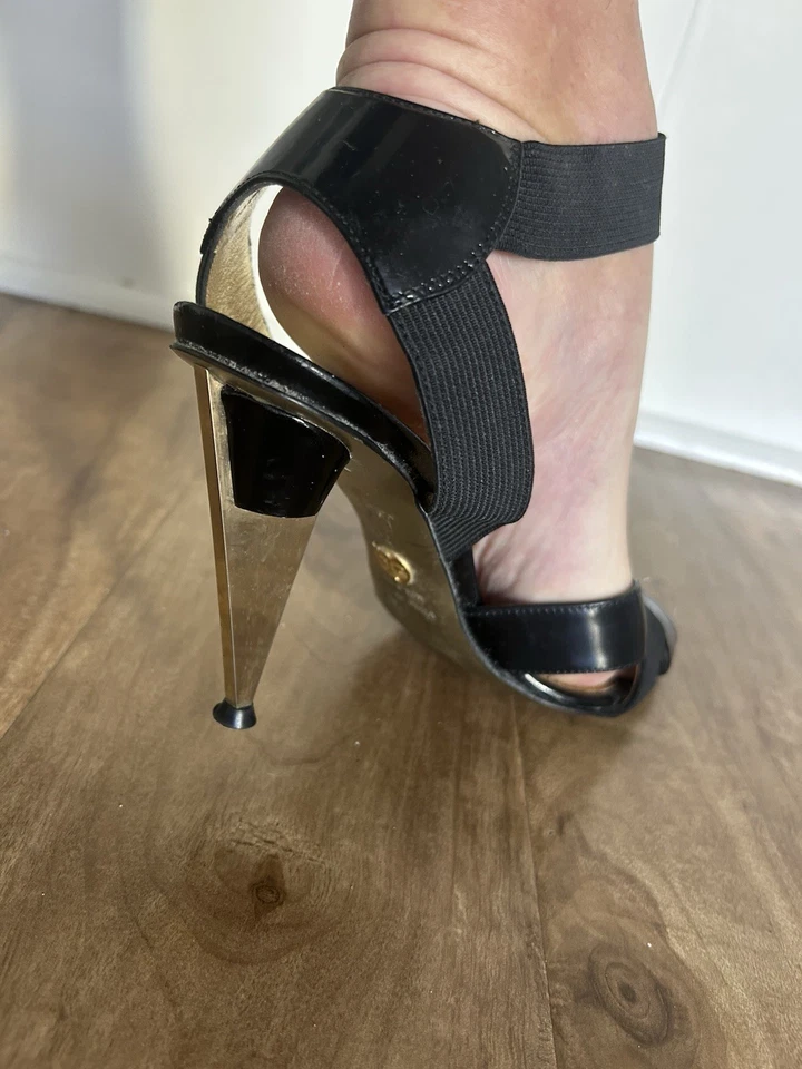 Bomba de charol Dolce & Gabbana vintage con tacón único talla 39 Foto 2 de 3