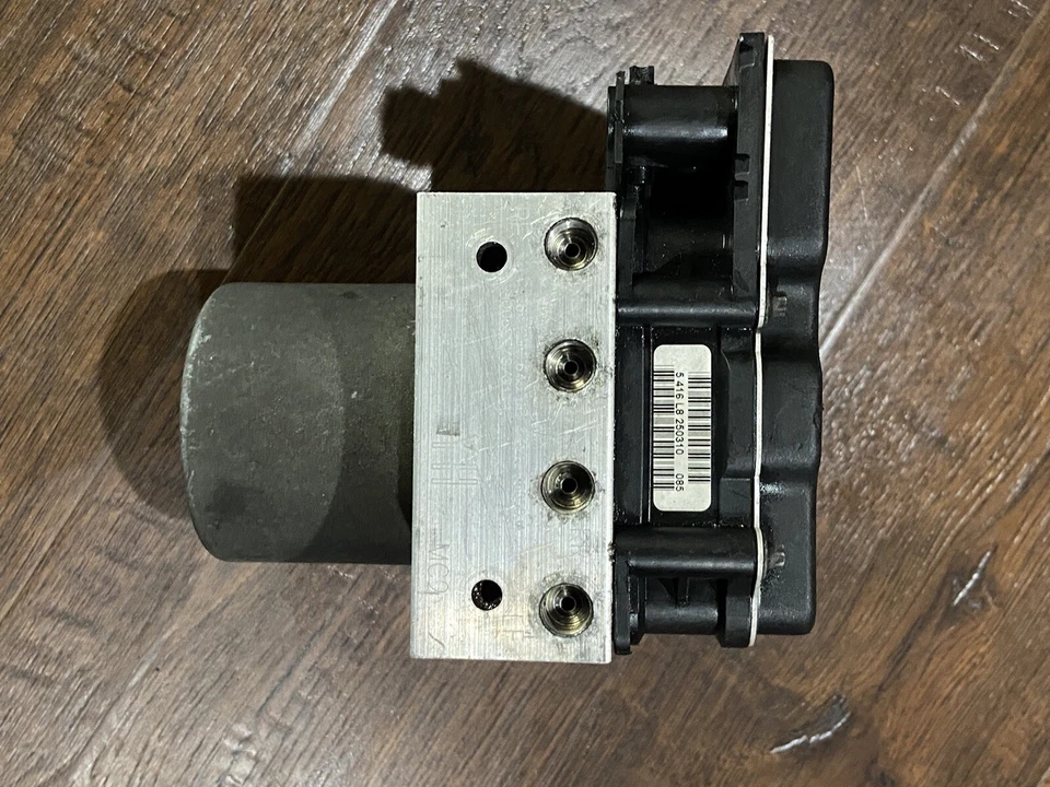 Toyota Camry 2010 bomba ABS de 2,5 Foto 4 de 4