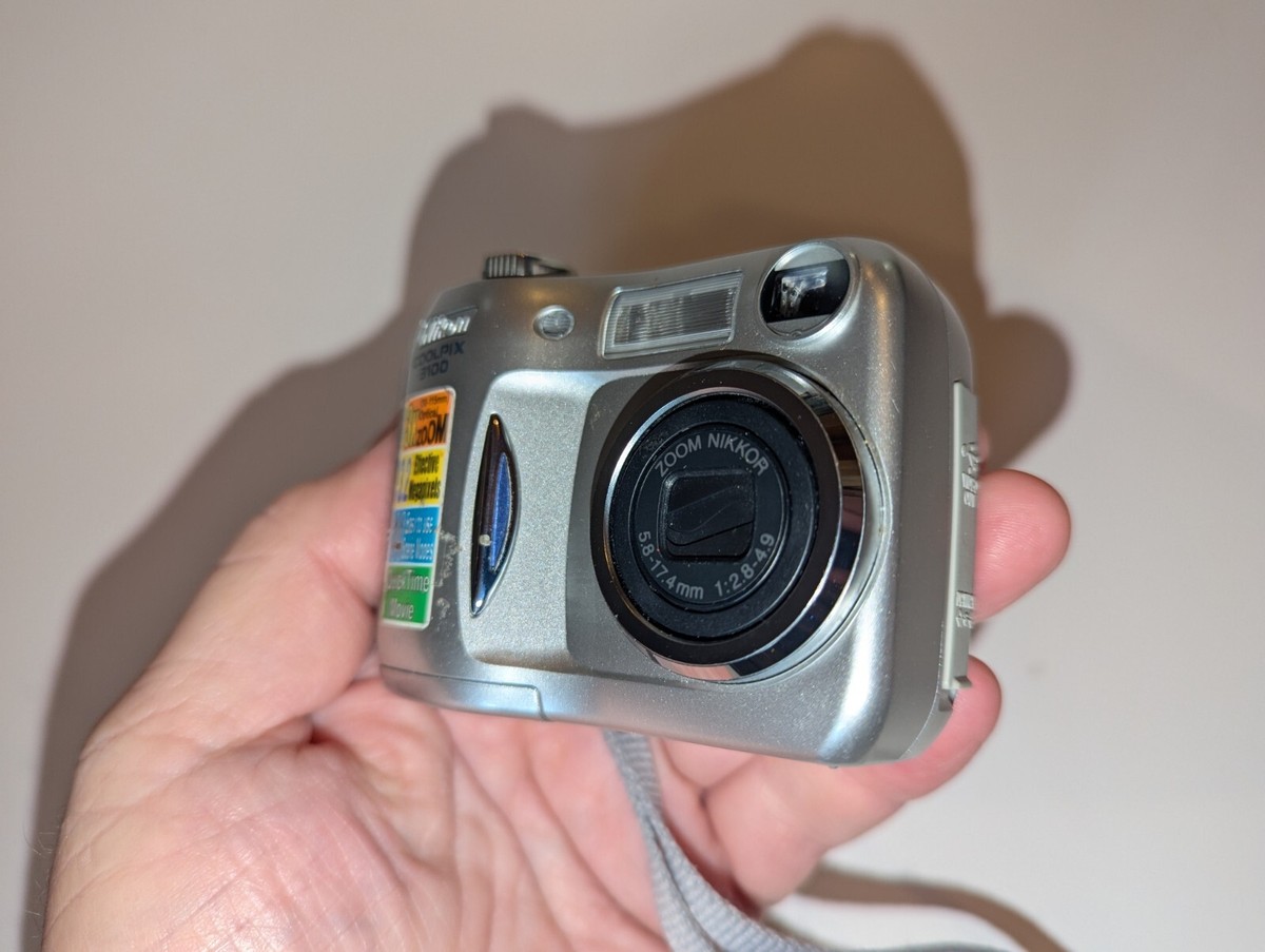 Nikon COOLPIX E3100 3.2MP Digital Camera Untested/Parts No Battery