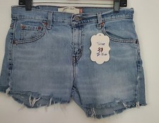Women Levi's 515 Boot Cut short Size 6 / 31 " 3" inseam - Preowned