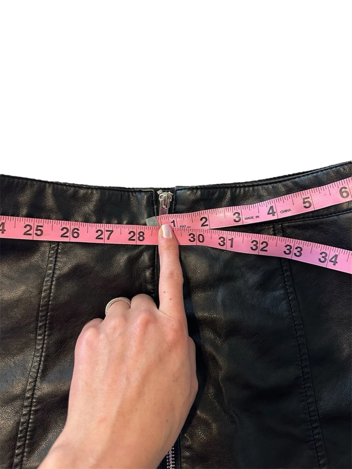 Minifalda de cuero sintético talla 6 (mediana) - plisada - marca dividida Foto 3 de 4