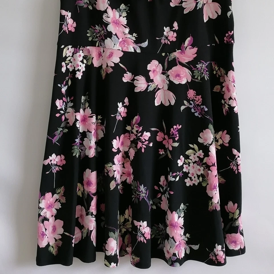 Nuevo con etiquetas Vestido BCX Para Mujer Negro Estampado Floral Primavera Romántico Calce y Acampanado Talla XL Foto 3 de 4