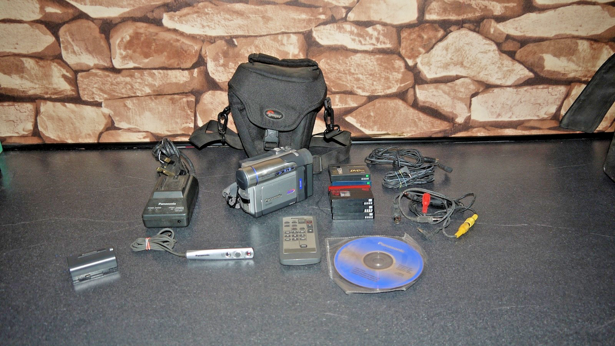 PANASONIC NV-DS65 Mini DV Digital Video Camcorder Camera Silver