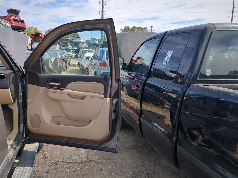 2011-2014 Gmc Yukon Xl 1500 Passenger Front Door Oem YA98E - Image 2 of 2