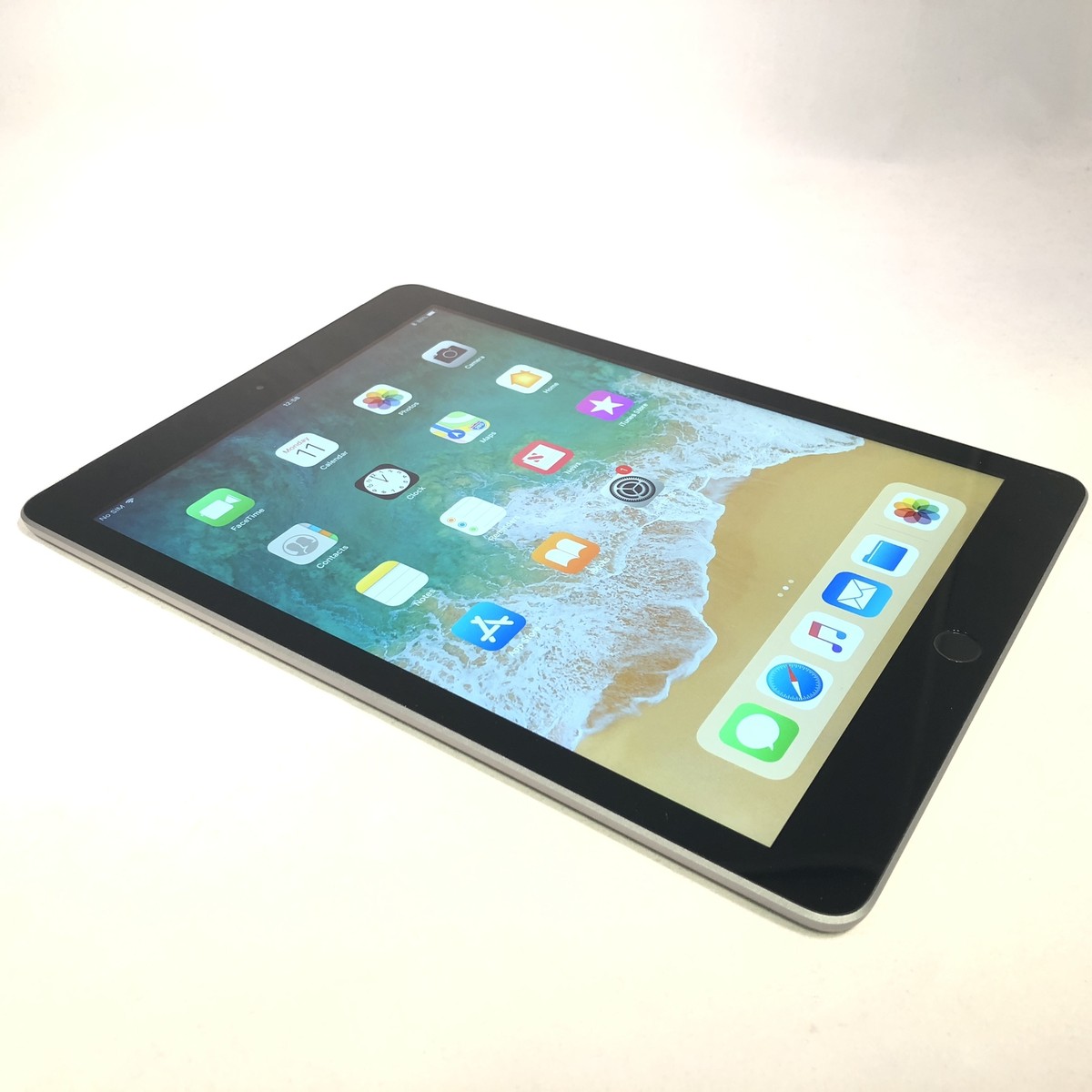 Apple iPad 6th Generation 32GB Space Gray Unlocked Excellent