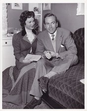 Foto MGM de vestidor vintage de Kathryn Grayson esposo Johnnie Johnston candid