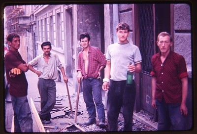 2x Zagreb Jugoslawien Kleinbilddias - Straßenarbeiter, Urban Life Straßenszene - 1969