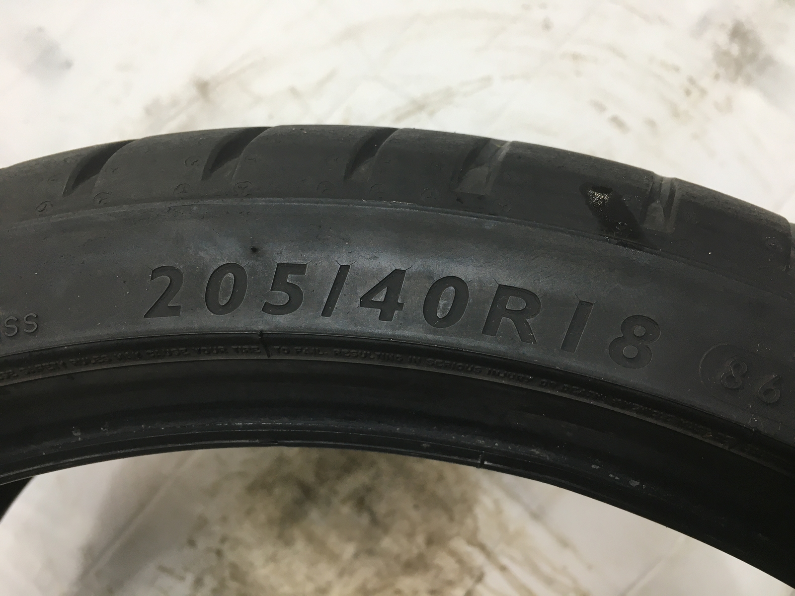 Dunlop SP Sport Maxx RT DSST Run Flat P205/40R18 205 40 18 Tire 5.75-7. ...