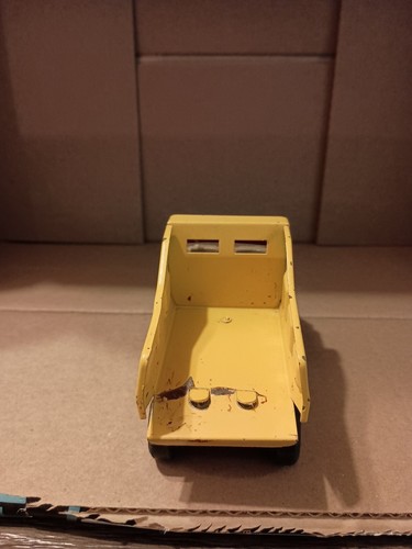 TONKA YELLOW RED DUMP TRUCK DIECAST METAL VINTAGE 6 WHEELS BED LIFT 5" 70s 80s - Picture 8 of 12