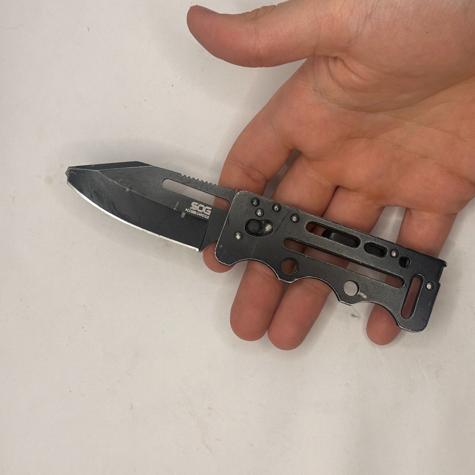 SOG VG-10 BLACK ACCESS CARD 2.0 KNIFE
