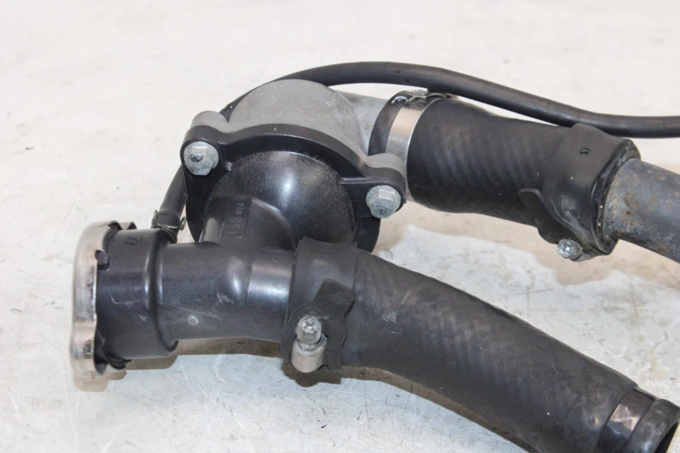 06-16 CARCASA TERMOSTATO YAMAHA FJR1300A ABS OEM Foto 2 de 4