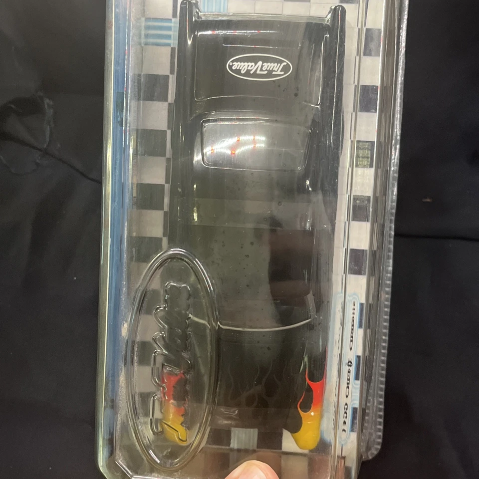 Chevy Custom 1955 con llamas escala 1/25 coche fundido a presión valor real 2009 por Auto World Foto 3 de 4