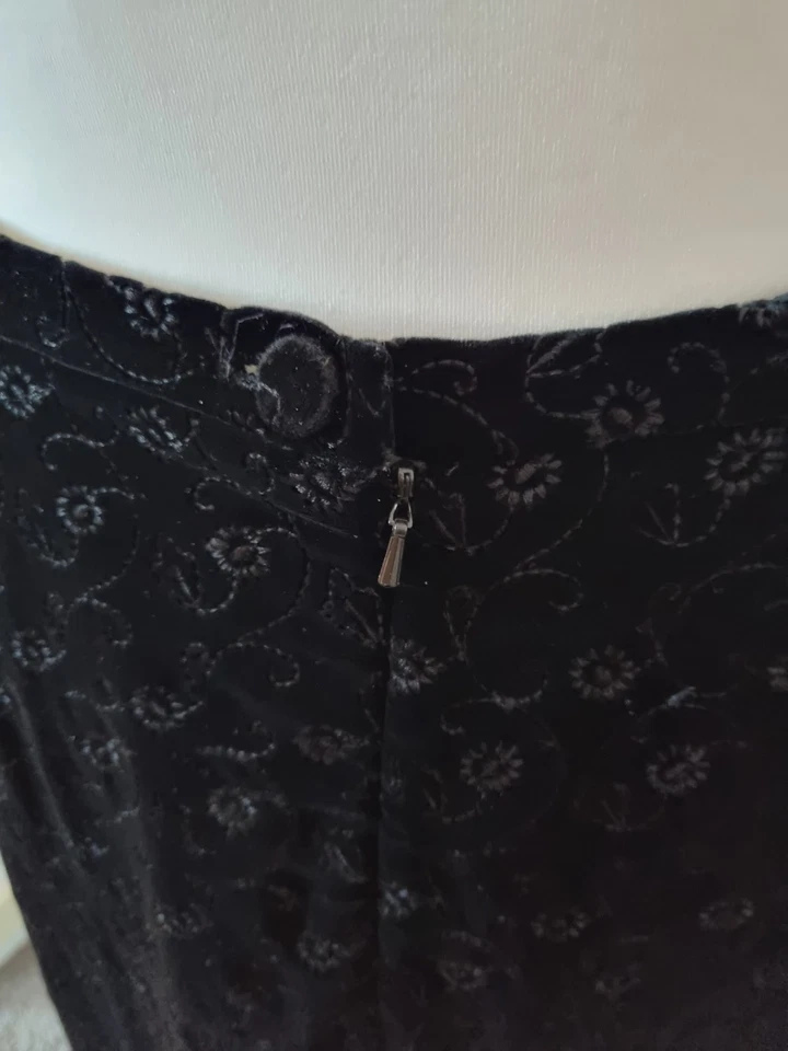 Laura Ashley Maxi Velvet Look Skirt Size 16 - Image 4 of 4