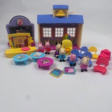Peppa Pig Figures with Peppa Pig Adventures School Playground