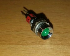 5 x Chrom Fassung f&uuml;r 3mm LEDs Metall konkav Kanitter 6mm Bohrung mit gr&uuml;ner LED