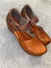 L'Artiste by Spring Step Gloss-Pansy Mary-Jane Camel  Women's Size 39 8.5 NWOT