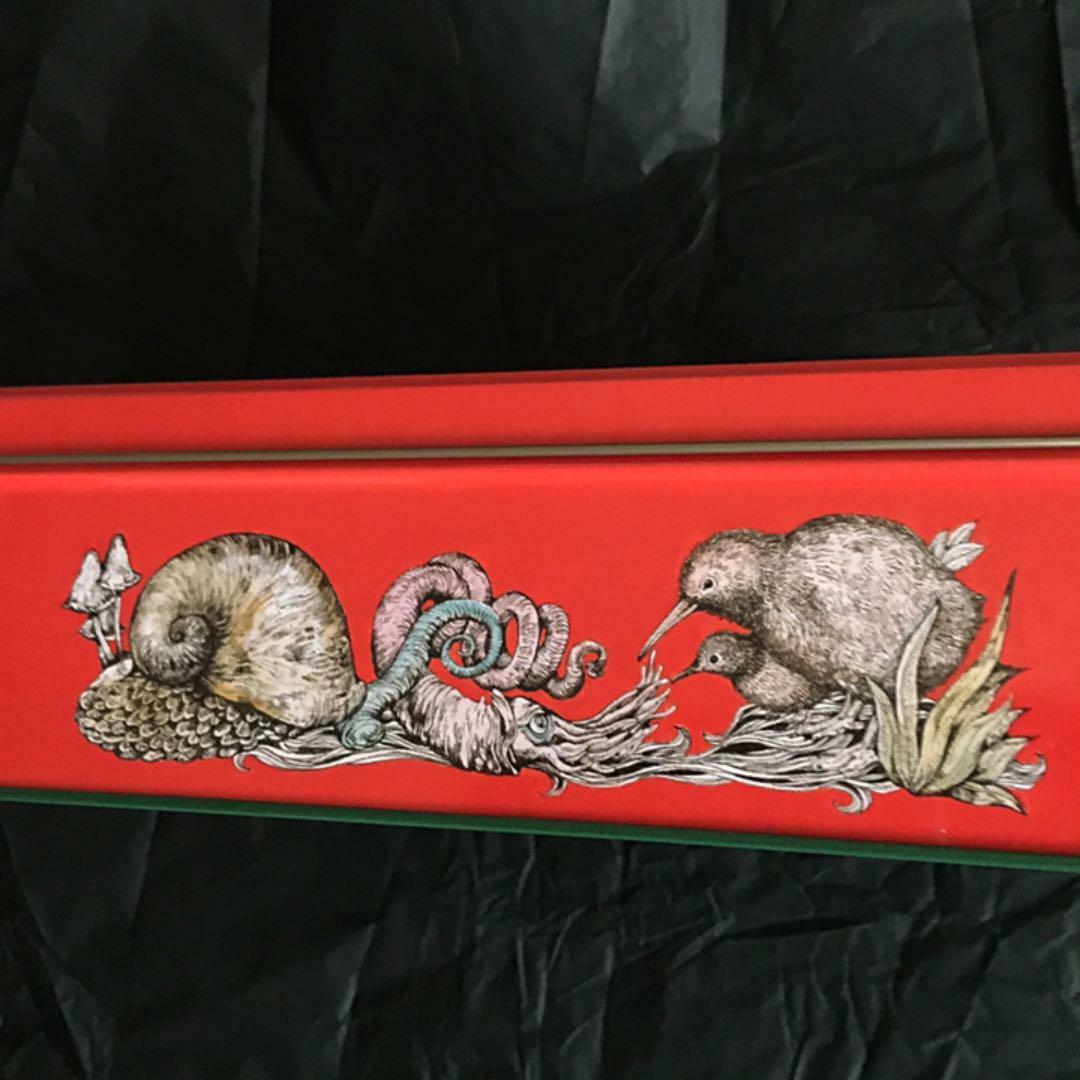 Yuko Higuchi x Holbein Tool Box Odougubako 1st Design 2013