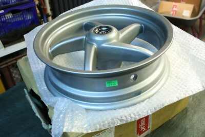 Aprilia SR 50 125 Street Felge vorne NEU AP8128216 Silber auch SR 50 Factory - Bild 1 von 4