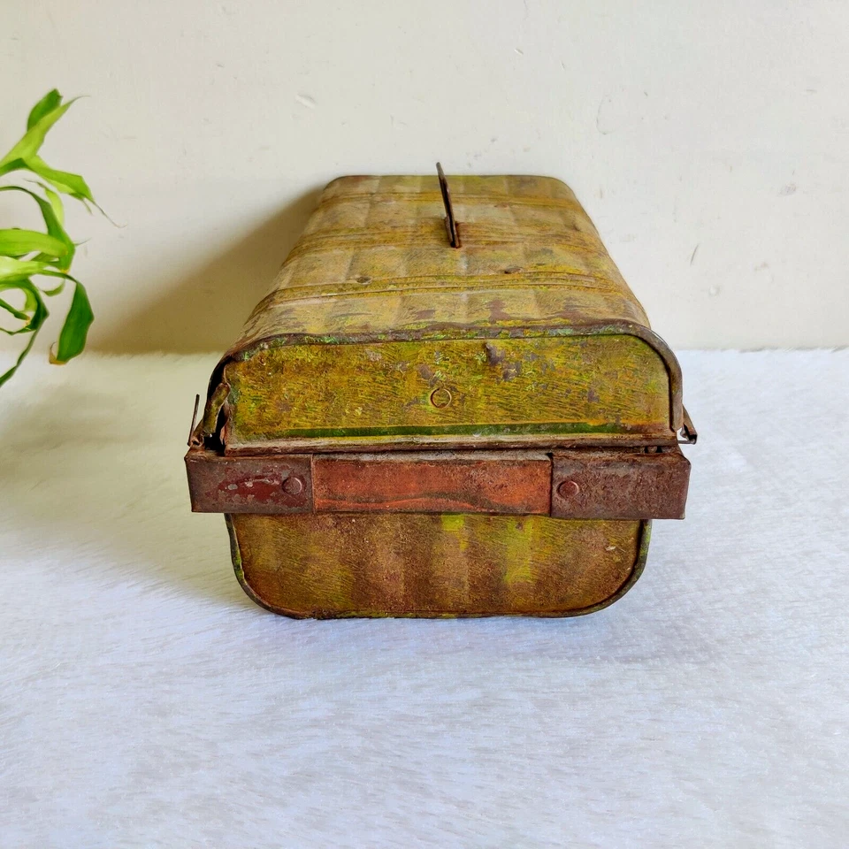 1930s Vintage Handcrafted Small Trunk Chest Decorative Collectibles T506 - Image 4 of 4