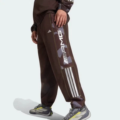 Bas de survêtement ample adidas AMG CAMO WOVEN TRACK marron - Photo 1/4