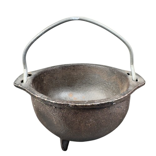 Vintage USA 1CK Small Cast Iron Footed Cauldron Bean Pot Kettle With Handle VTG