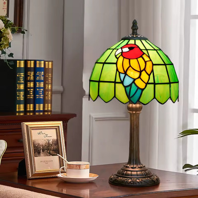 Elegante Tiffany Stil Tischlampe Papagei Motiv Nachttisch Harz & Glas Lampe