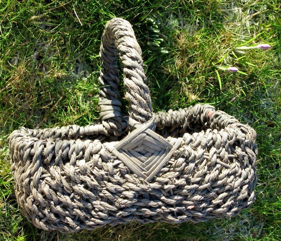 basket seagrass, shopping picnic, dark blue grey, storage/decor toy vintage, VGC - Image 2 of 4