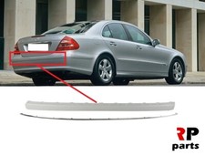 Für MB E W211 02-06 Neu Hinten Stoßstange Blenden Rand mit Chrom Mitte Kein Pdc