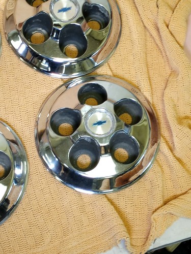 Vintage CAMARO CHEVELLE NOVA CHEVROLET ACCESSORY HUB CAPS ** RARE ** - Picture 3 of 8