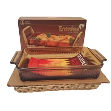 Anchor Hocking Entrees Amber Cuisine 1 1/2 Quart Utility Dish & Rattan Basket
