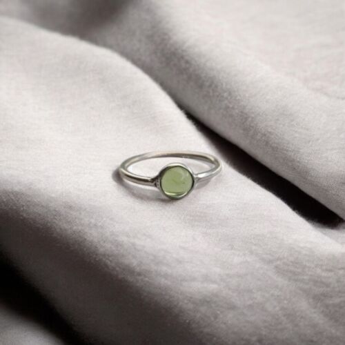 Peridot Ring 925 Sterling Silver Round Green Gemstone Minimalist Ring Size 8 - Picture 3 of 9