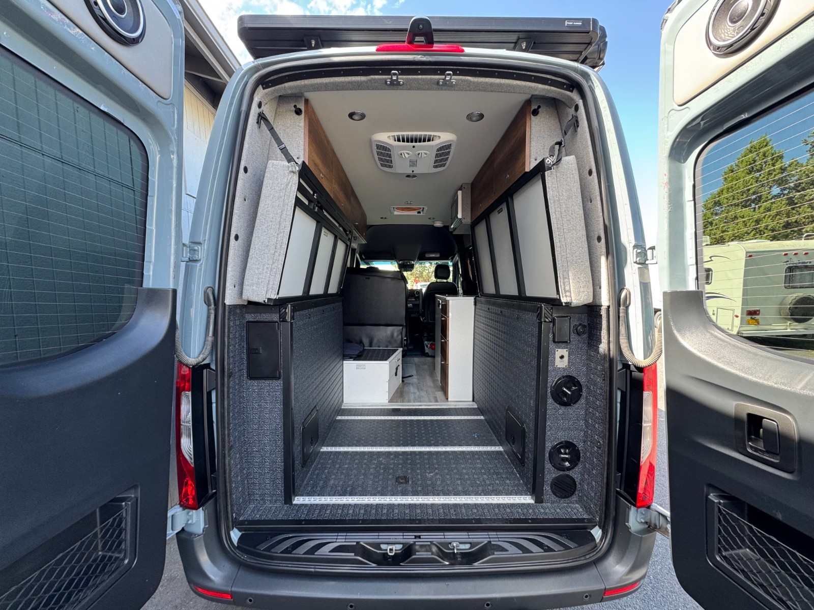 2021 Sprinter 4x4 Storyteller Stealth MODE