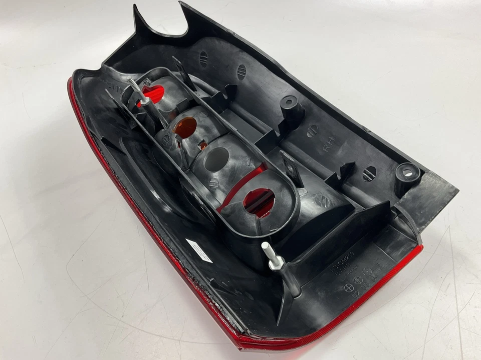 NUEVO - 11-5131-01 Lámpara de luz trasera lateral de pasajero para 97-04 Oldsmobile Silhouette Foto 2 de 4