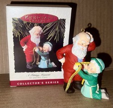 1993 Hallmark A FITTING MOMENT Ornament :: 8th in the Mr and Mrs Claus Series