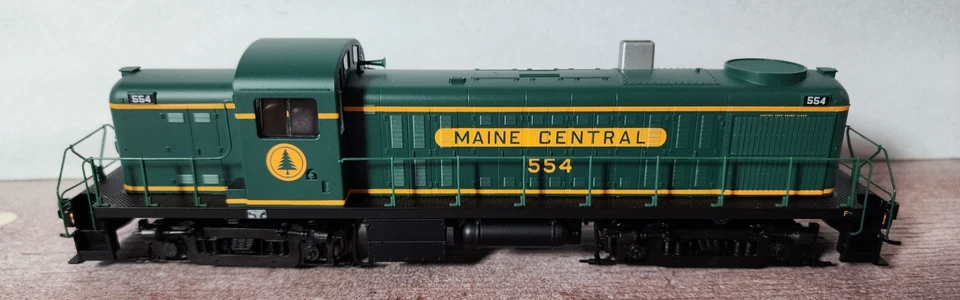 Maine Central RR ALCO RS-2 Diesel #554 Life Like Proto 35105 DCC Ready Plug - Image 2 of 4